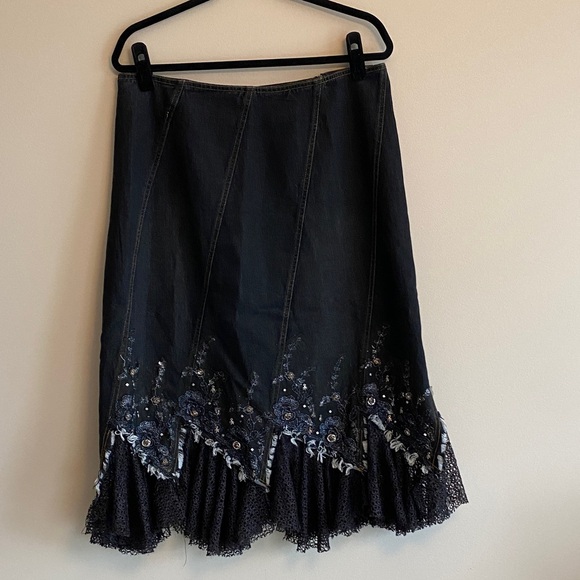 Vintage 00s Dresses & Skirts - Chic Black Floral Embroidered Skirt